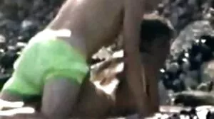 Pasangan remaja menggoda awek tetek besa MILF yang matang untuk terlibat dalam pergaulan bertiga