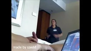 Perempuan murahan marah dan merangkap awek memantat