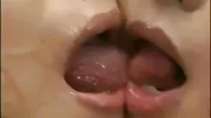 Suspek kena tutuh remaja meniup zakar sambil menjalin faraj