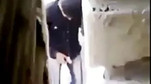 Remaja seksi tele awek dan awek tiri panas bertiga di atas sofa