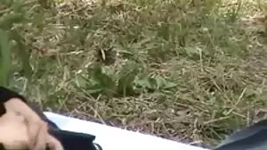 Amatur yang sangat comel bersetuju untuk diganggu sebagai pertukaran wang tunai yang cepat main bontot awek