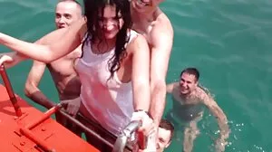 SLUTTY Emma,Sera tayang tetek dan Katie FUCING antara satu sama lain