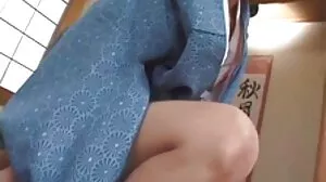 Jane Wilde menunggang pussy mudanya pada zakar matang ayah awek melayu sex porn yang besar