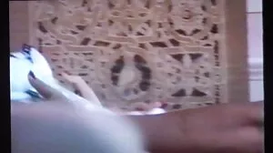 Si rambut coklat remaja sex awek bertudung tiri anak perempuan Liza menghisap tunggangan
