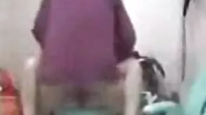 Rambut merah yang tinggi awek main bontot mendapat farajnya dijilat dan disentuh oleh ayah tirinya