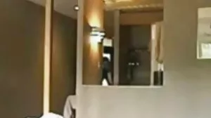 Tits kecil kulit hitam tekak dalam kemudian pantat disentuh oleh zakar hitam awek melayu onani